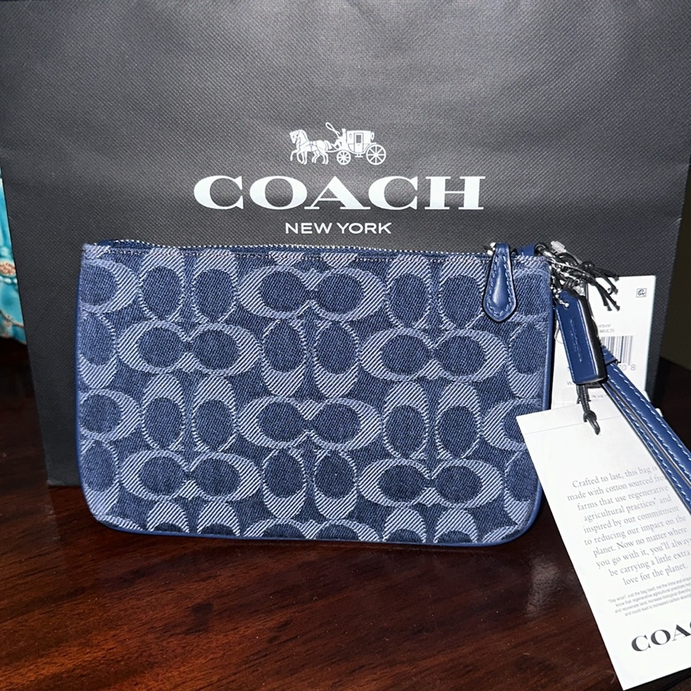 Coach Essential Wristlet in Signature Denim NWT - Picture 3 of 9